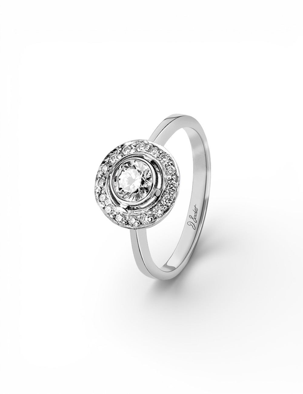 Bague de fiançailles About the Love en platine avec diamant central et entourage de diamants blancs.