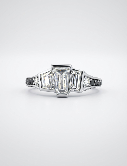 Bague L’Origine D.Bachet en platine sertie de trois diamants blancs taille à degrés et de diamants noirs.