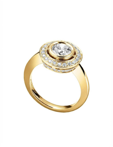 Bague de fiançailles diamant rond double halo en or jaune, vue de côté, entourage circulaire pavé de diamants.