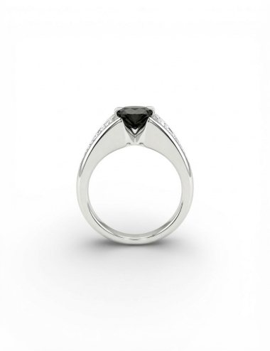 Solitaire diamant noir 1 carat en platine, vue de profil, monture à double anneau et griffes structurées.