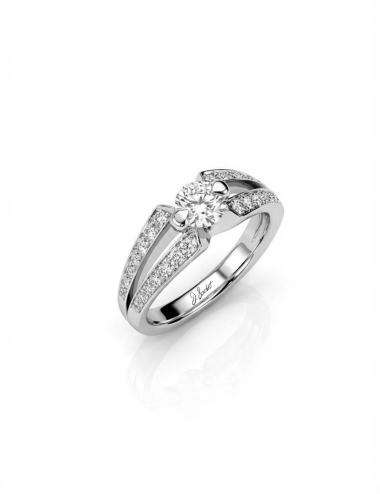 Sweet Side platinum engagement ring with 0.50 carat natural white diamond and white diamond pavé setting.