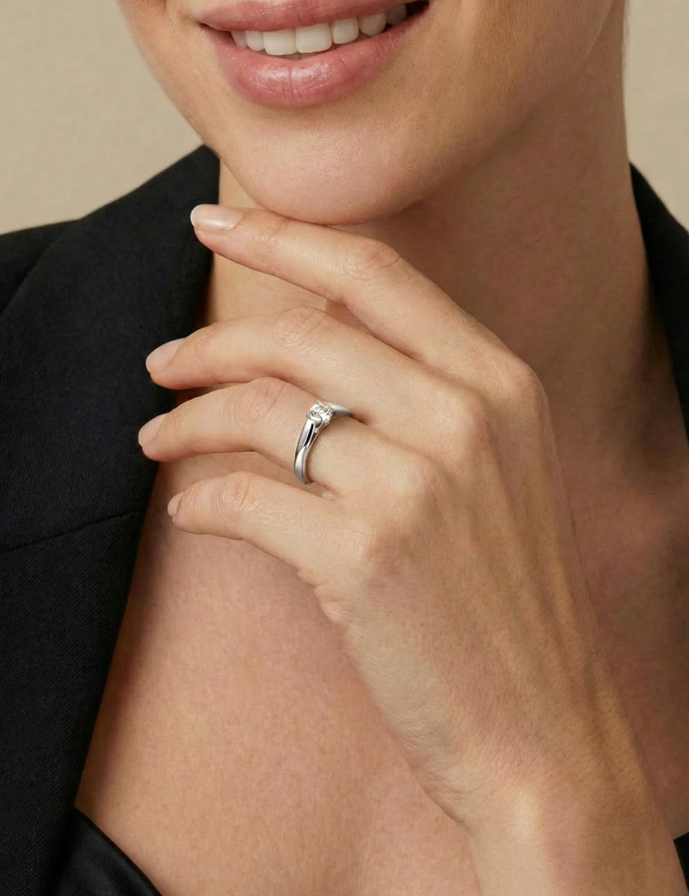 Bague solitaire avec diamant blanc naturel de 0,50 carat sur monture en platine.