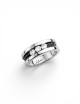Bague femme en platine avec 3 diamants blancs et pavage de diamants noirs, design joaillier signé D.Bachet.