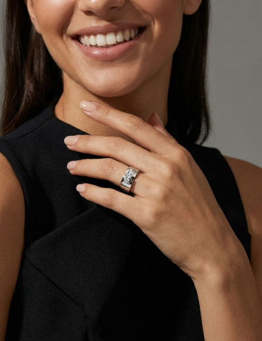 Women’s platinum ring set with three certified natural white diamonds of 0.90 carat.