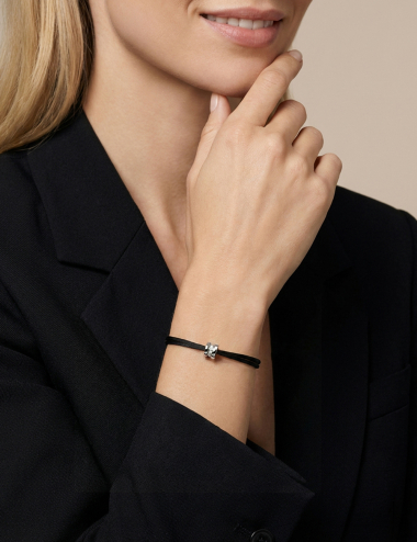 White gold and diamond cord bracelet Sense of Light worn alone on the wrist with a black blazer D.Bachet.
