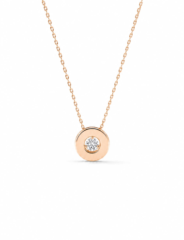 Collier Aura en or rose avec pendentif rond épuré et diamant solitaire.