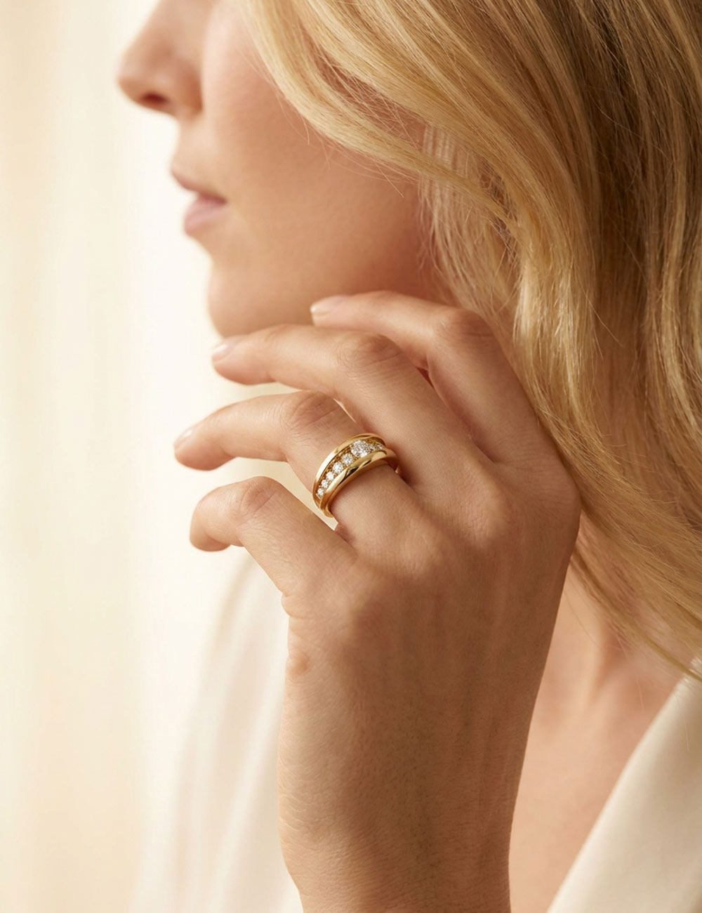 Bague de fiançailles Soft en or jaune sertie d’un diamant blanc naturel de 0,50 carat.
