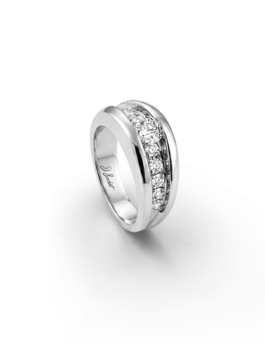 Bague solitaire Soft en platine et diamants blancs, joaillerie D.Bachet.