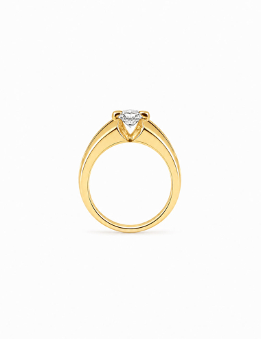 Side view of the Sweet Side yellow gold solitaire revealing its architectural openwork design.