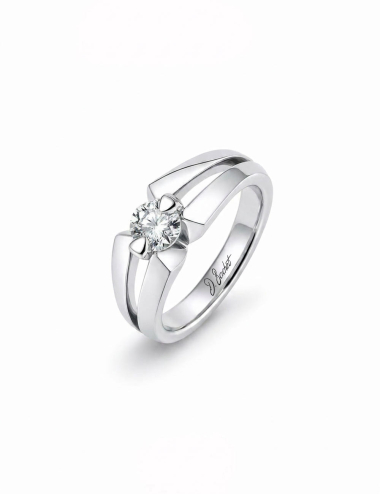 Bague solitaire Sweet Side en platine sertie d’un diamant blanc naturel de 0,50 carat au design architectural.