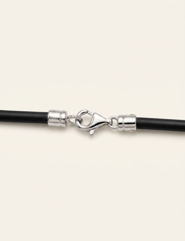 Fermoir mousqueton en or blanc 18 carats sur cordon noir, Maison D.Bachet.