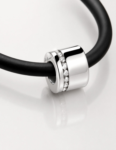 Pendentif homme Sweet Side of Love D.Bachet en or blanc 750/1000 serti de diamants blancs.