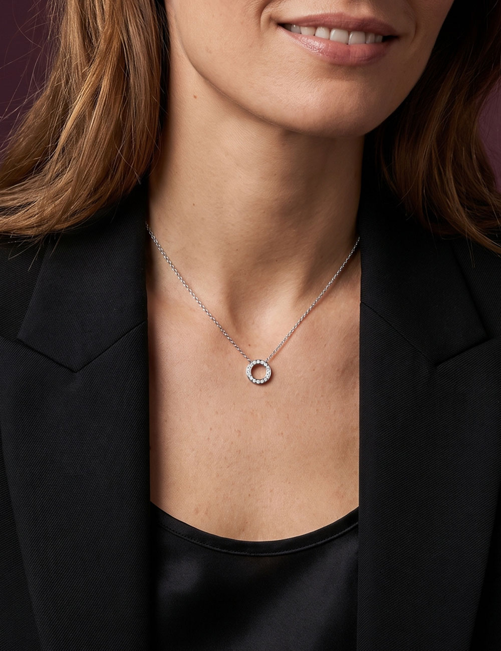 Collier de luxe pour femme en forme de cercle en or blanc serti de diamants blancs qualité FVS