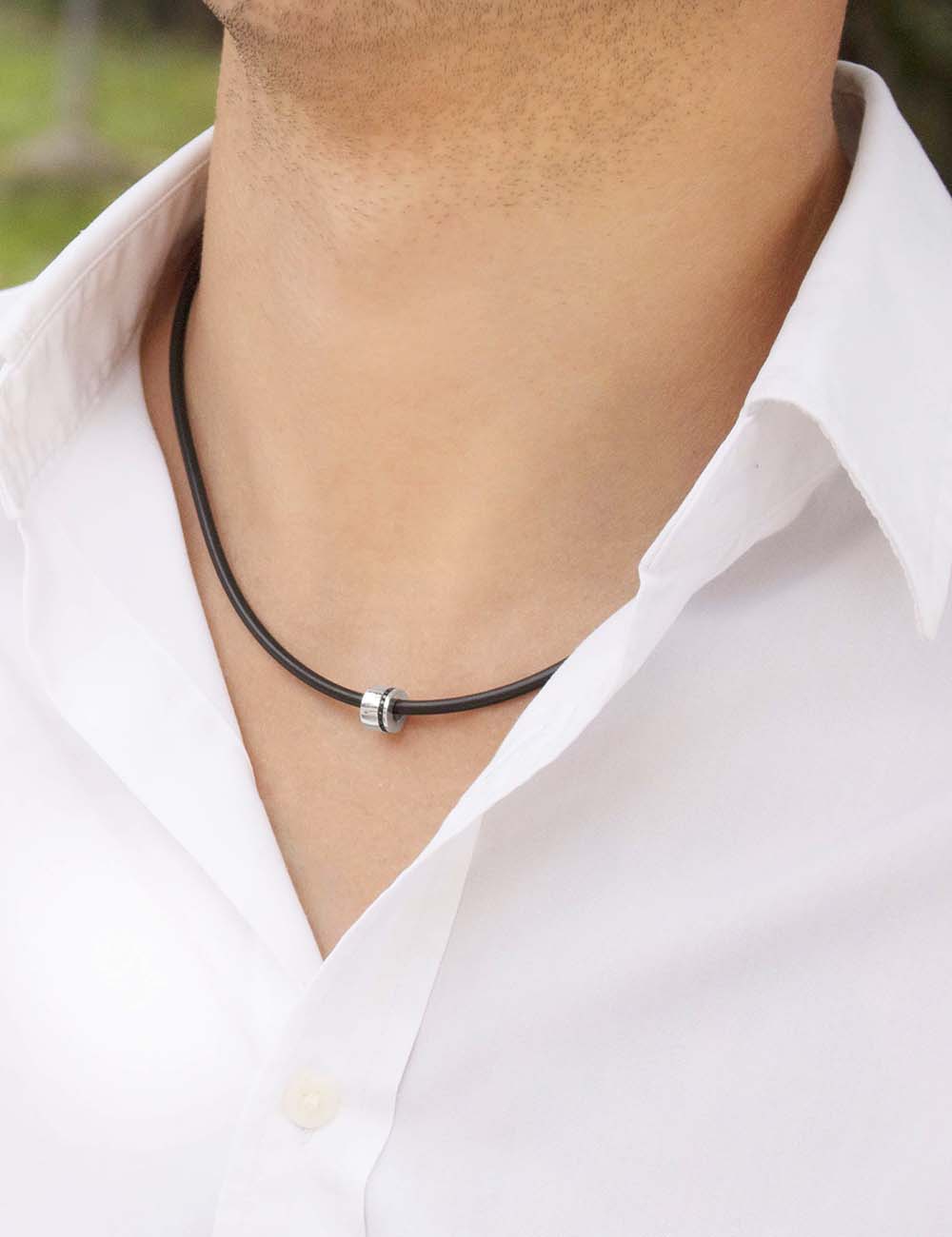 Collier homme en or blanc et diamants noirs