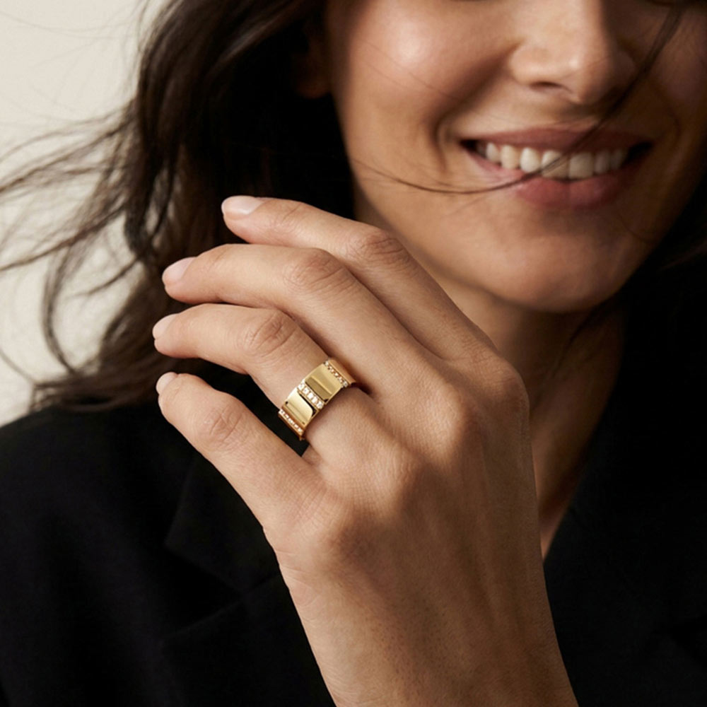 Alliance femme moderne en or jaune et diamants blancs
