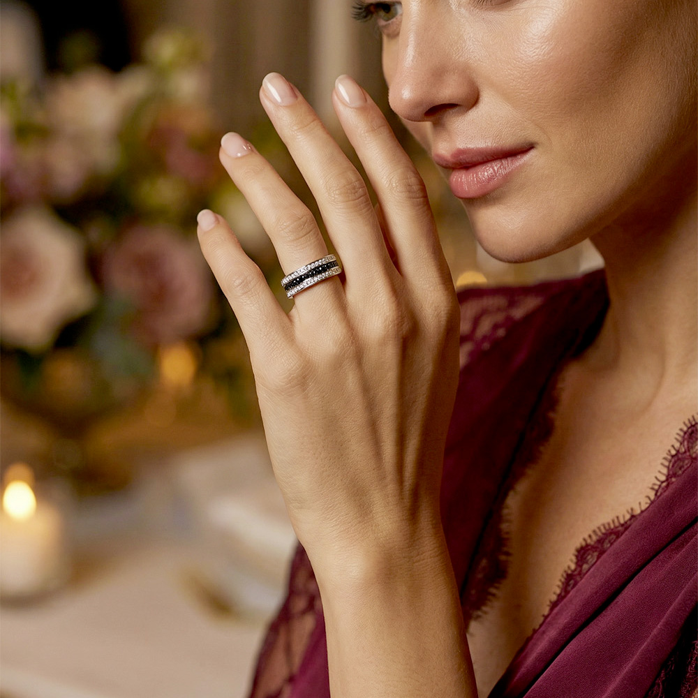 Alliance femme diamant noir et diamants blancs D.Bachet Scroll in Love