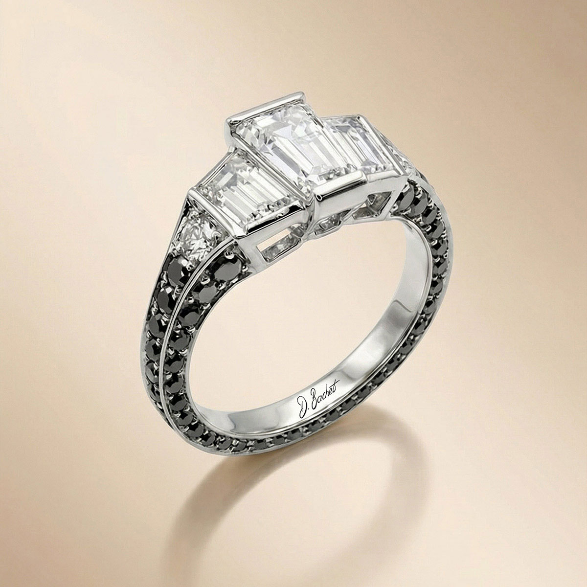 Bague L’Origine sertie de diamants blancs et noirs – création joaillière D.Bachet