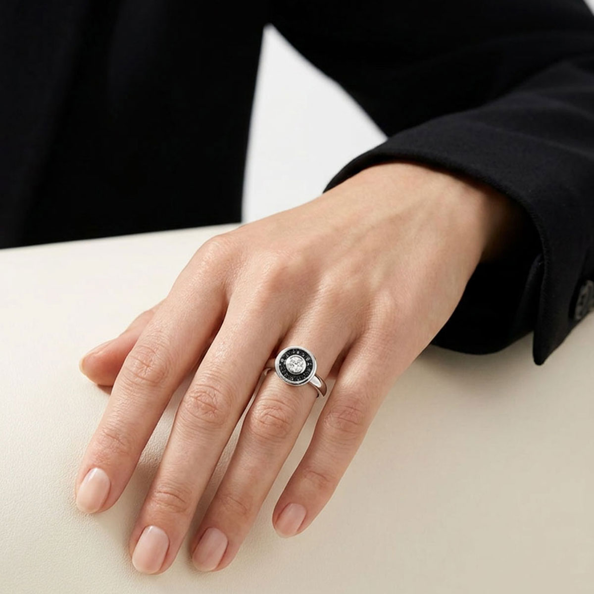 Bague femme BlackLight Allure en platine sertie de diamants blancs et noirs