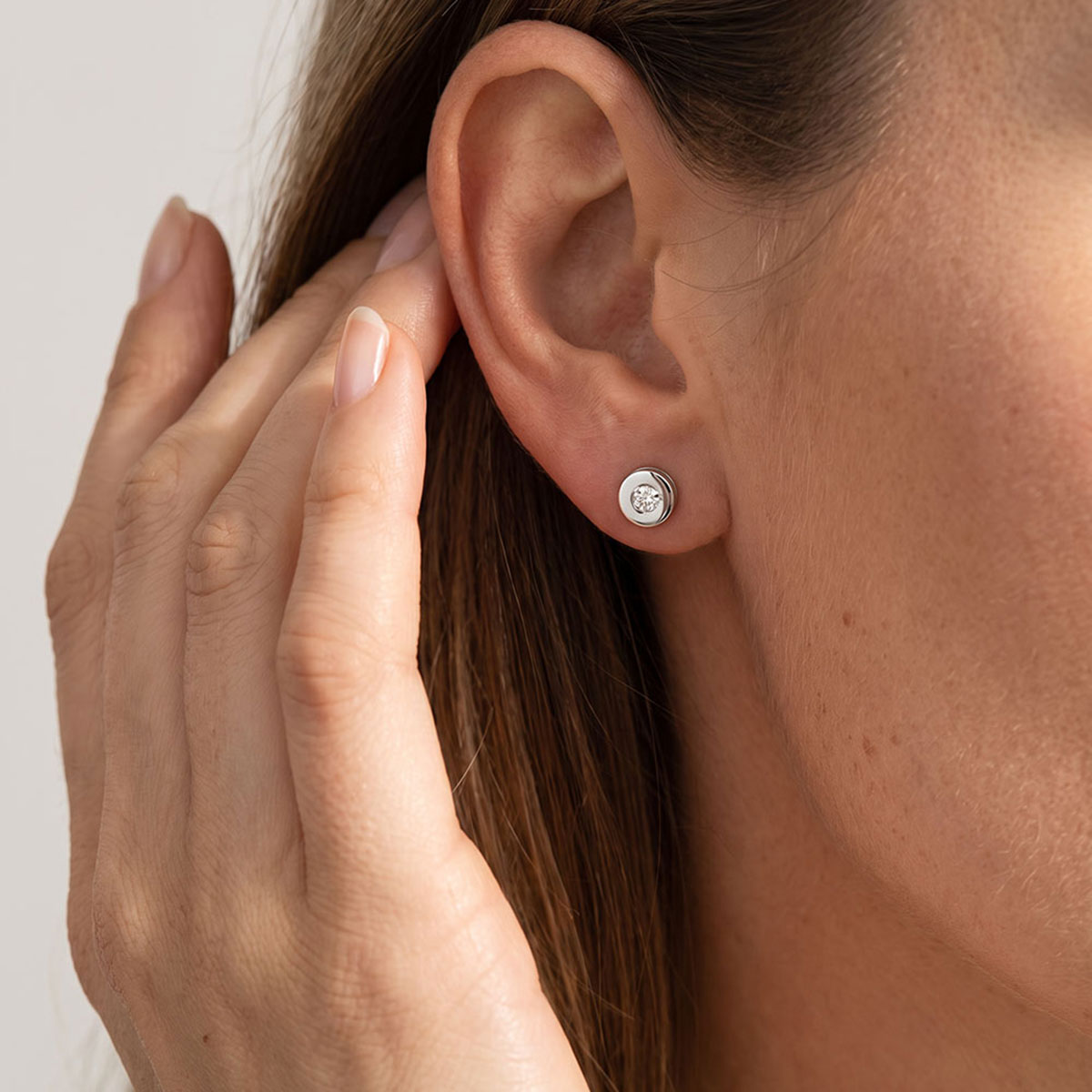 Boucles d’oreilles Aura en or blanc avec diamants blancs