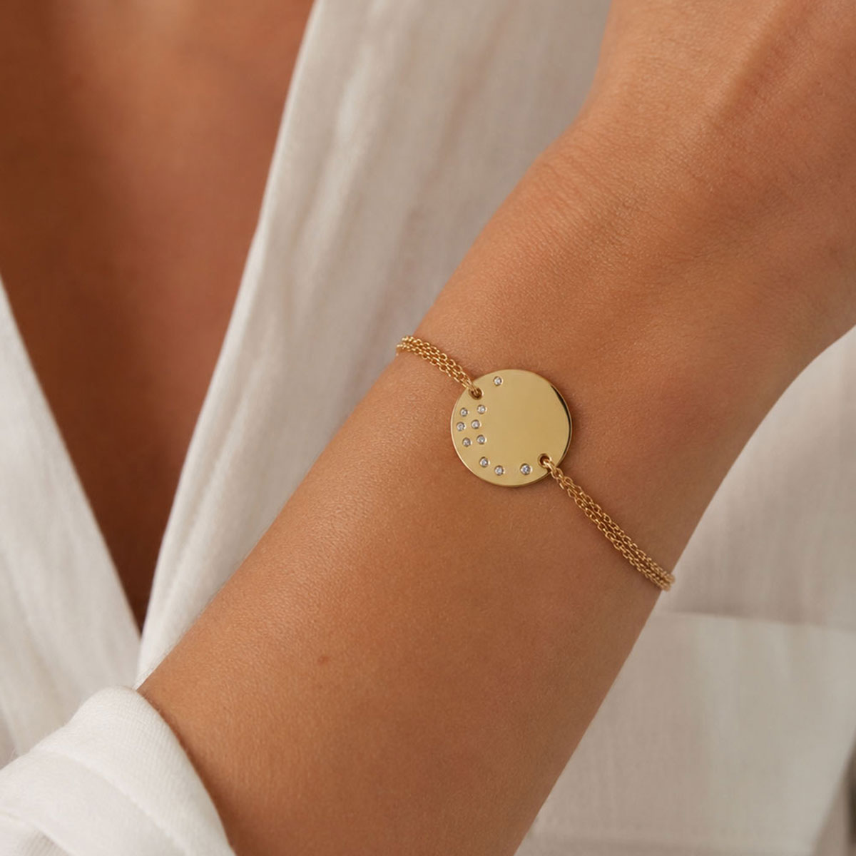 Bracelet femme Cascade en or jaune avec médaillon serti de diamants blancs