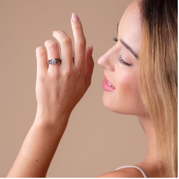 Le solitaire corps de bague ouvert 