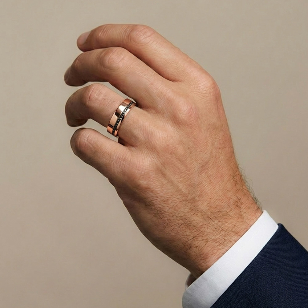 Alliance homme moderne en or rose et sertie de diamants noirs